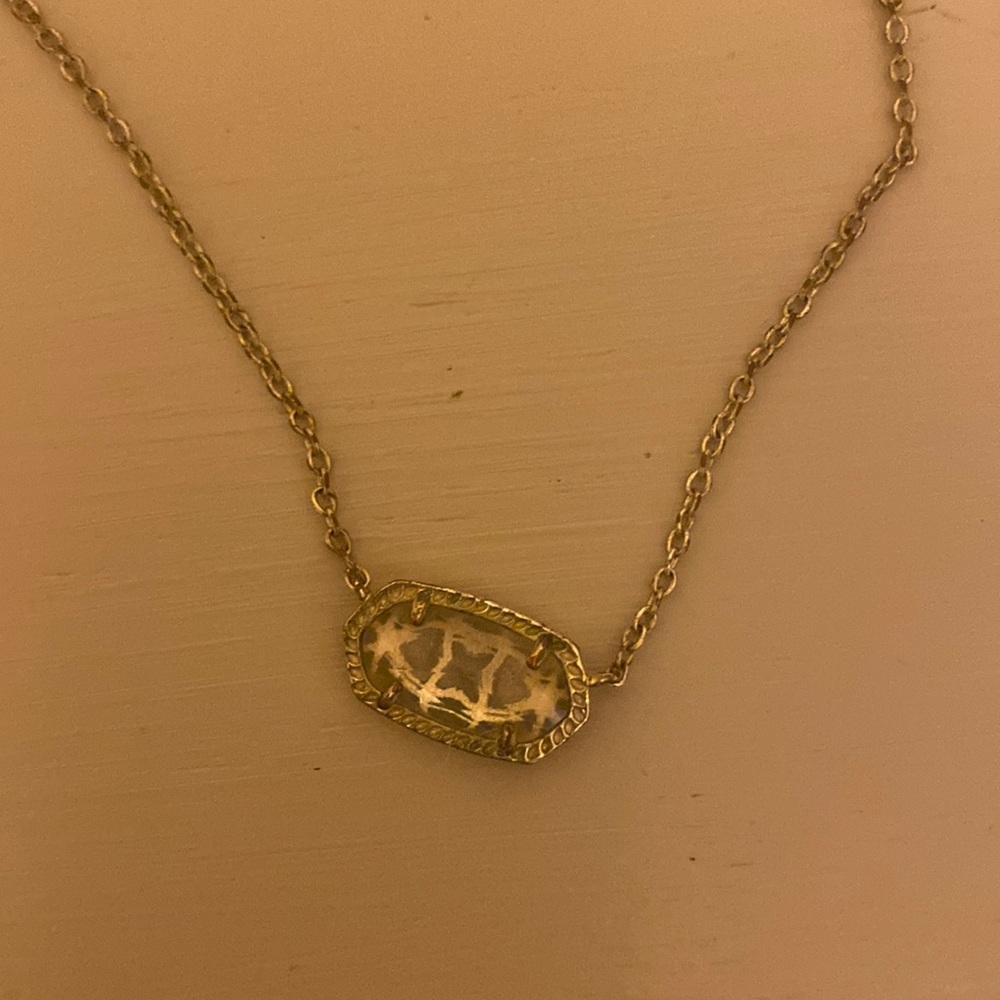 Kendra Scott necklace